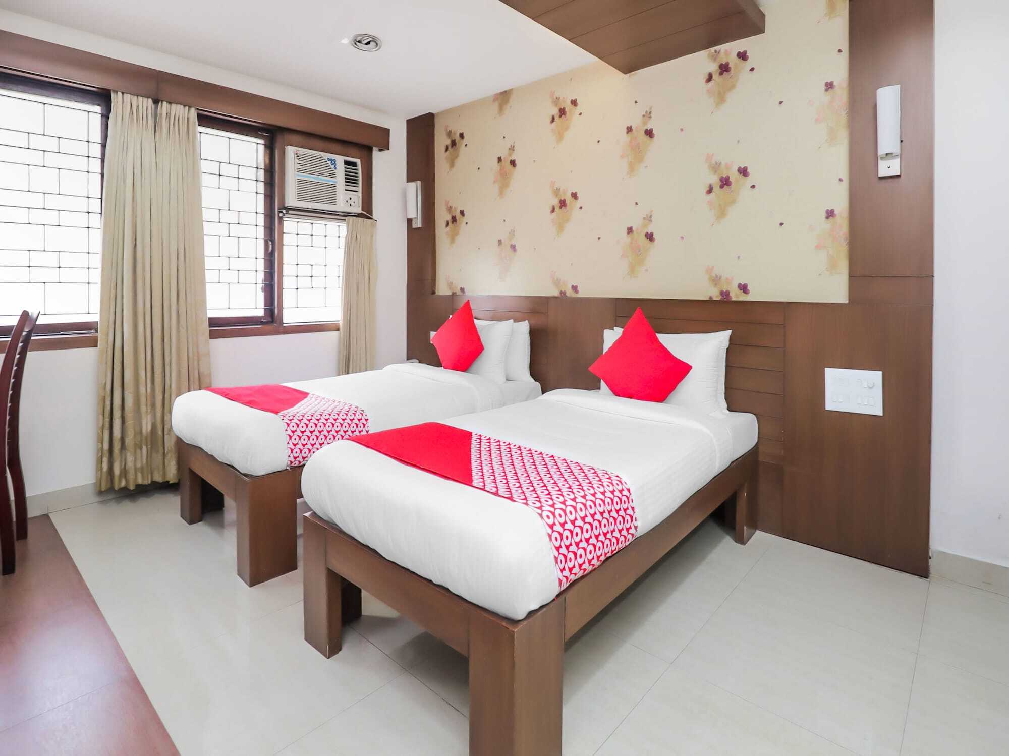 โอโย 17278 โฮเต็ล ศรีนิวาส Hotel มังคาลอร์ ภายนอก รูปภาพ