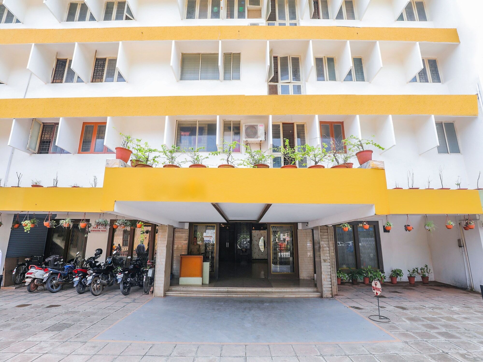 โอโย 17278 โฮเต็ล ศรีนิวาส Hotel มังคาลอร์ ภายนอก รูปภาพ